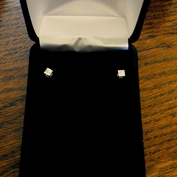 Diamond Earring Stud Sterling Silver 1/20 carat - Picture 2 of 2